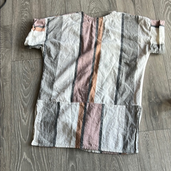 Women’s Shades of Linen Tunic - Picture 2 of 7